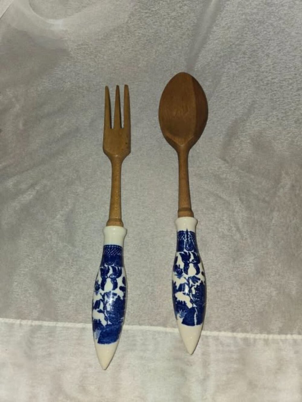 VTG Blue Willow Serving Salad Set Ceramic Handle Wood Spoon And Fork